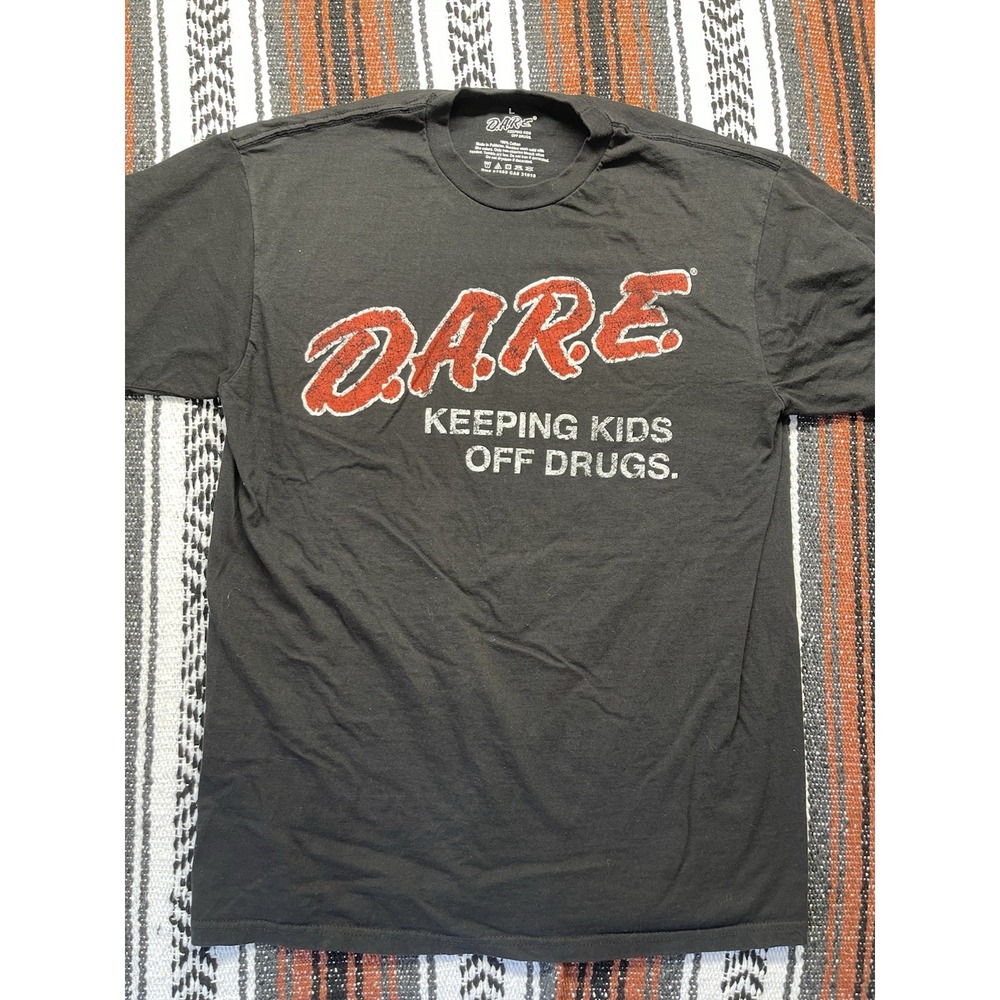 DARE TO KEEP KIDS OFF DRUGS (D.A.R.E.) New Stock Black T-Shirt Size Large